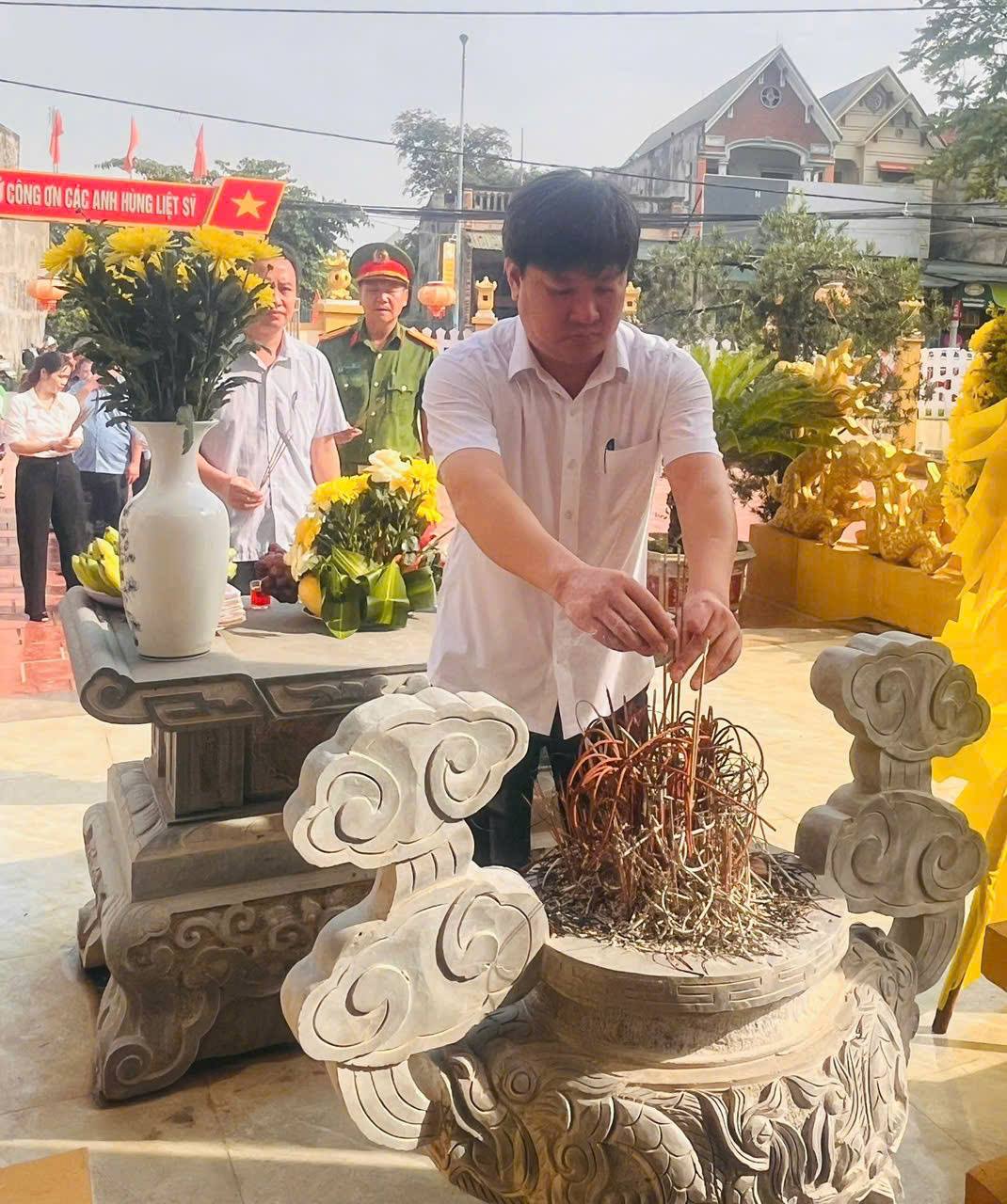 Anh-tin-bai